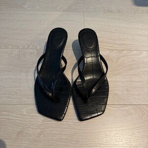 KITTEN-HEELED SANDALS